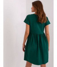 Dzianinowa sukienka z rękawami typu nietoperz ciemny zielony (5672-38)